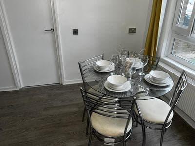 Stylish Apartment near Excel London- sleeps 4!