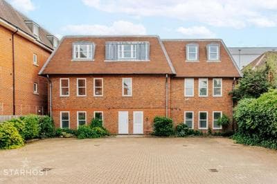 StarHost Residences - Brand New 2 Bed Apartment in Newbury Town Centre