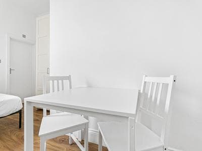 Cozy brand new Studio in Hampsted Pass the Keys