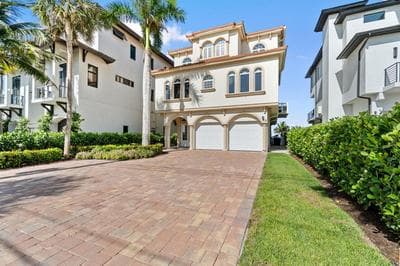 Crystal Seashore, Gorgeous 4 Bed, 5 Bath Beachfront Family Pool House