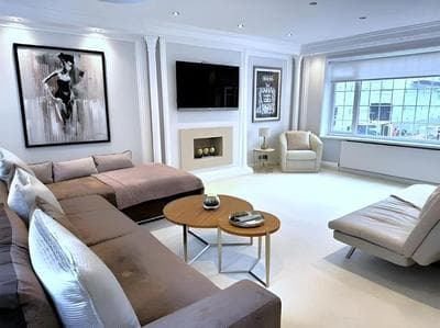 4million Pound Beautiful Mayfair House by Park Lane with private roof terrace