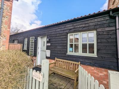 The Back Barn - Stylish seaside barn - Crabpot Cottages Sheringham