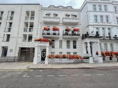Luxurious Penthouse Apartment in Prime Location