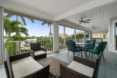 Bayside Retreat, 4 Bedroom, 3 Bath Beach House, Heated Pool, Spa, Boat Dock