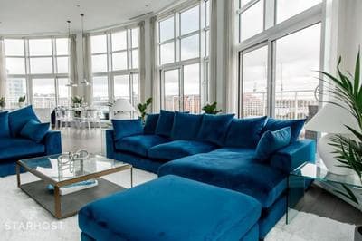 Amazing 3 Bed Penthouse with River Views & Parking
