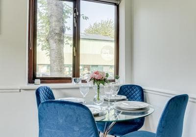 Canada Water 2-Beds Sleeps 6 WiFi Free Parking