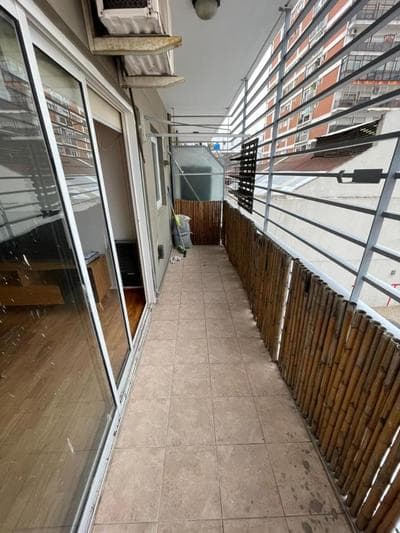 Calido dos ambientes con cochera cerca de Hospitales - PlusProps