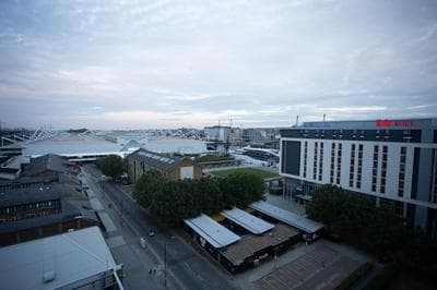 Modern Gem near Excel London & O2 Arena Balcony!