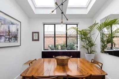 Close to river and park with stunning roof terrace