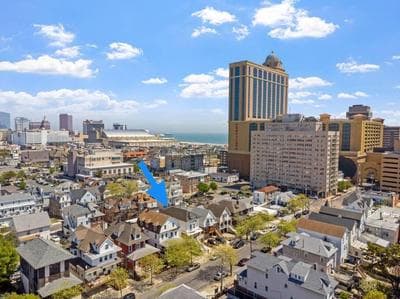 7BR 7BA Big House 1 block from Tropicana and Beach