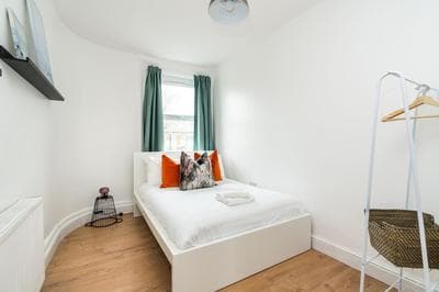 CanaryWharf-ShardTower-TowerBridge-MileEnd-Bricklane