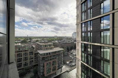 1Bed Flat with city views - 1min walk to tube station