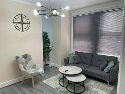 New London Home with Large Garden