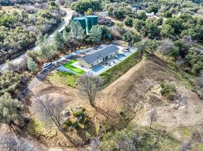 Mountain View House with hot tub, putting green, stunning views