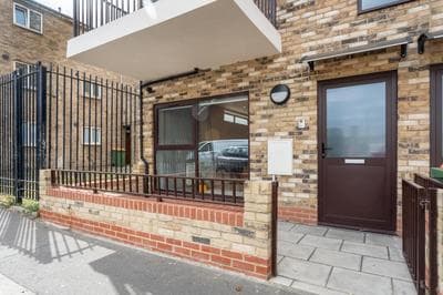 Modern 3 bedrooms apartment in Canning Town