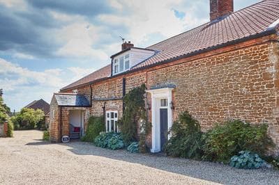 Cliff Farmhouse B&B Suites