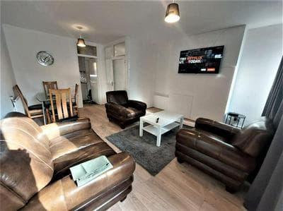 2 Bed Flat by Plaistow Station