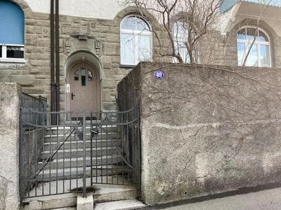 Charmante Jugendstilwohnung mit Tiefengaragenplatz