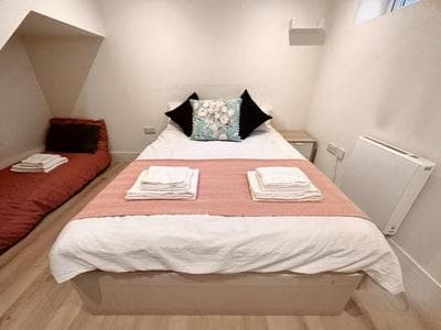 Modern, 10 minutes to London Bridge, Free parking