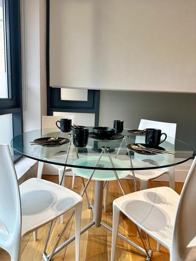 Stylish Central Apartment 4 mins from station