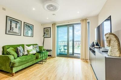 Upscale Riverfront 1BR Flat, Prestigious Battersea