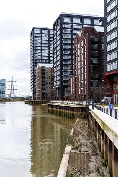 Livestay-Fabulous Three Bed Warehouse Conversion Apartment