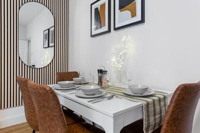 Maida Vale, Central Modern Apt, Sleeps 4, London.