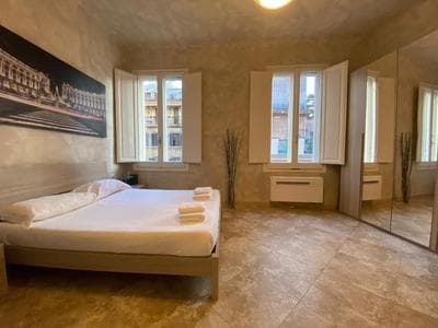 Home Holiday Rome - 600 m a piedi dal Colosseo