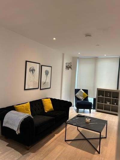 One Bedroom in Royal Wharf, Close to City Airport