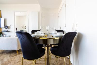 Luxury Apt Near Canary Wharf with Stunning Views
