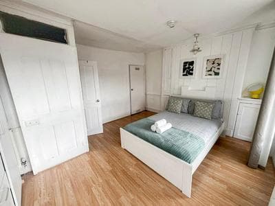 2 Bedroom Flat A short walk away to Barbican Centre near Farringdon, Old St