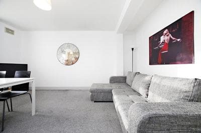 Charming Bright & Cosy Flat in West London