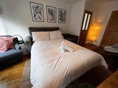 Cosy Kings Cross Apartment, Central London, Just 8 mins walk to Kings Cross St Pancras Station