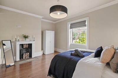 The Georgian Penthouse in Wakefield - Parking