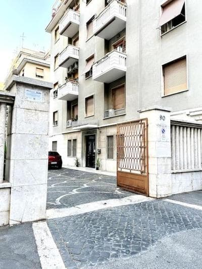Carpegna Park Apartment by Cornelia subway