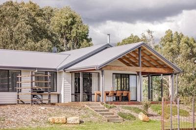 Bluegum Hideaway - luxury accom, air-con throughout, 2 kitchen & living areas