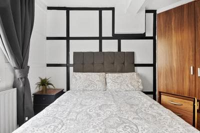 Double bedroom 5 Minute walk to Tower Bridge
