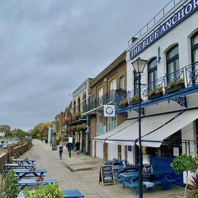 Cosy 2 Bedroom 2 Bathroom Apartment, Sleeps 6, Park View, Free Parking, Walk to Borough Market, Elephant & Castle, Tower Bridge