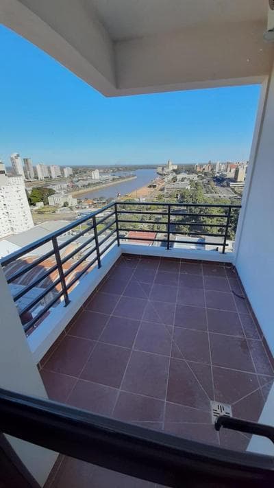 Departamento Exclusivo frente al puerto con cochera solo para autos