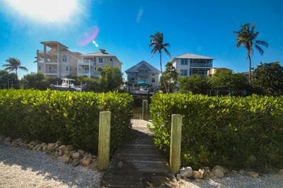 Great Beach Getaway, Beach & Pool, Sleeps 4