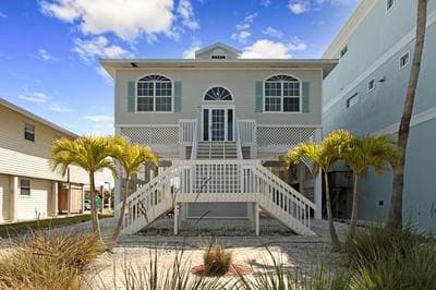 The Perfect Beach Getaway, 2 Bedroom, 2-Bath Home, Sleeps 7