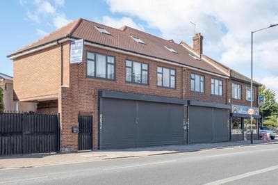 Elegant 3-Bedroom Apartment Near Tube Station - 360 Stays