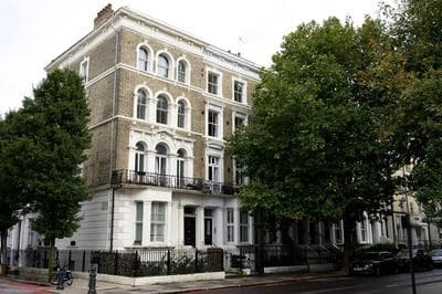 Entire Home - Classic Chelsea Town House Maisonette