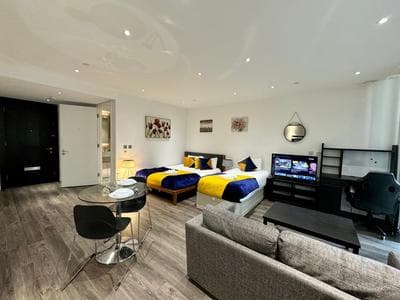 London Modern Apartment close to Tower Bridge, Sky Garden, Train and much more