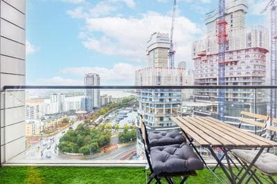 Contemporary 2 Bedroom Flat in Canary Wharf