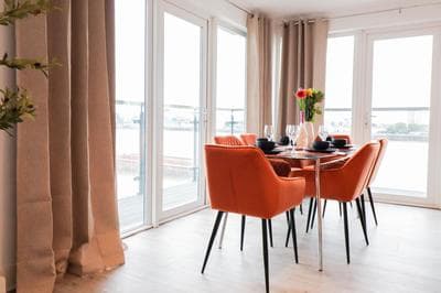 Spacious and Sunny Flat l River Balcony View !