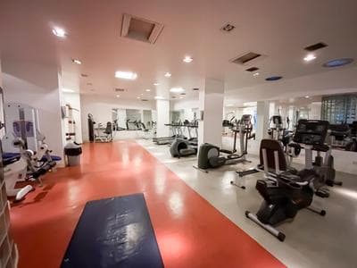 Lovely 1 bedroom apartment with Hottub, Sauna, Gym