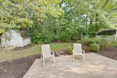 Figuers Bungalow 2 bd 1 bath central location