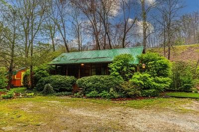 Creekside Hideaway
