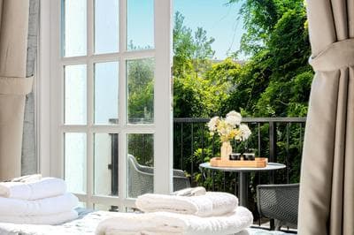 Stylish 2BR flat with terrace in North Kensington
